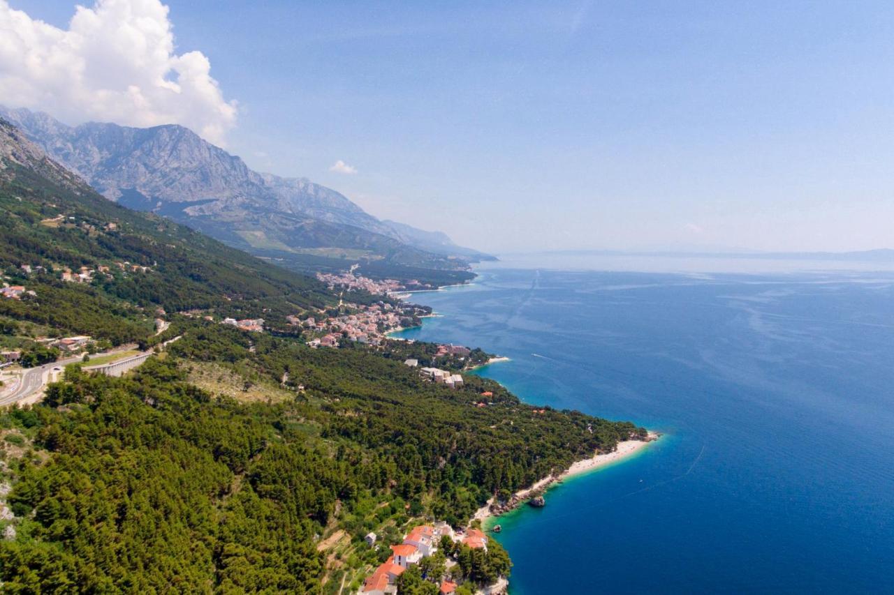 Apartments By The Sea Brela, Makarska - 16950 Eksteriør bilde